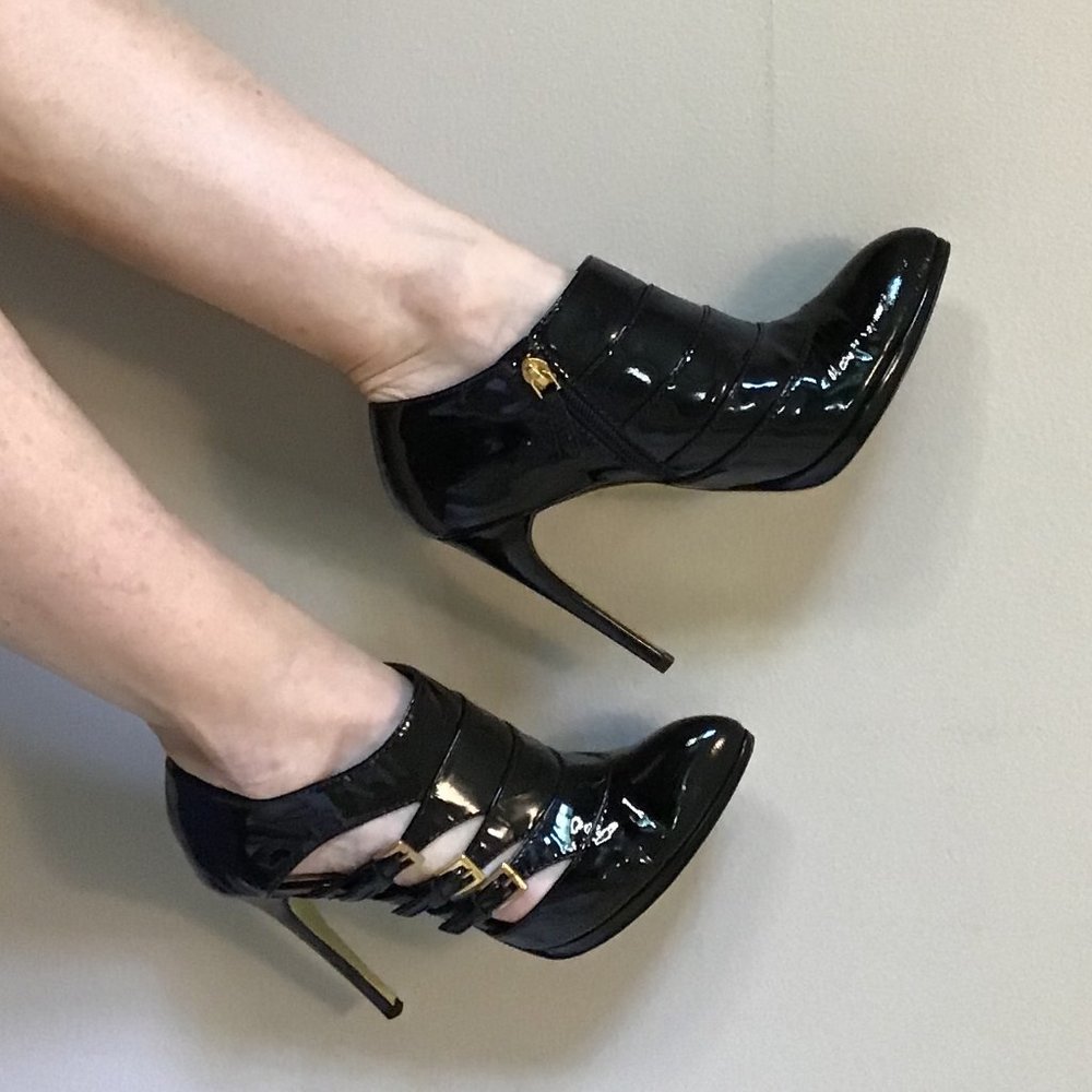 Sebastian black patent leather booties with cutout 6.5